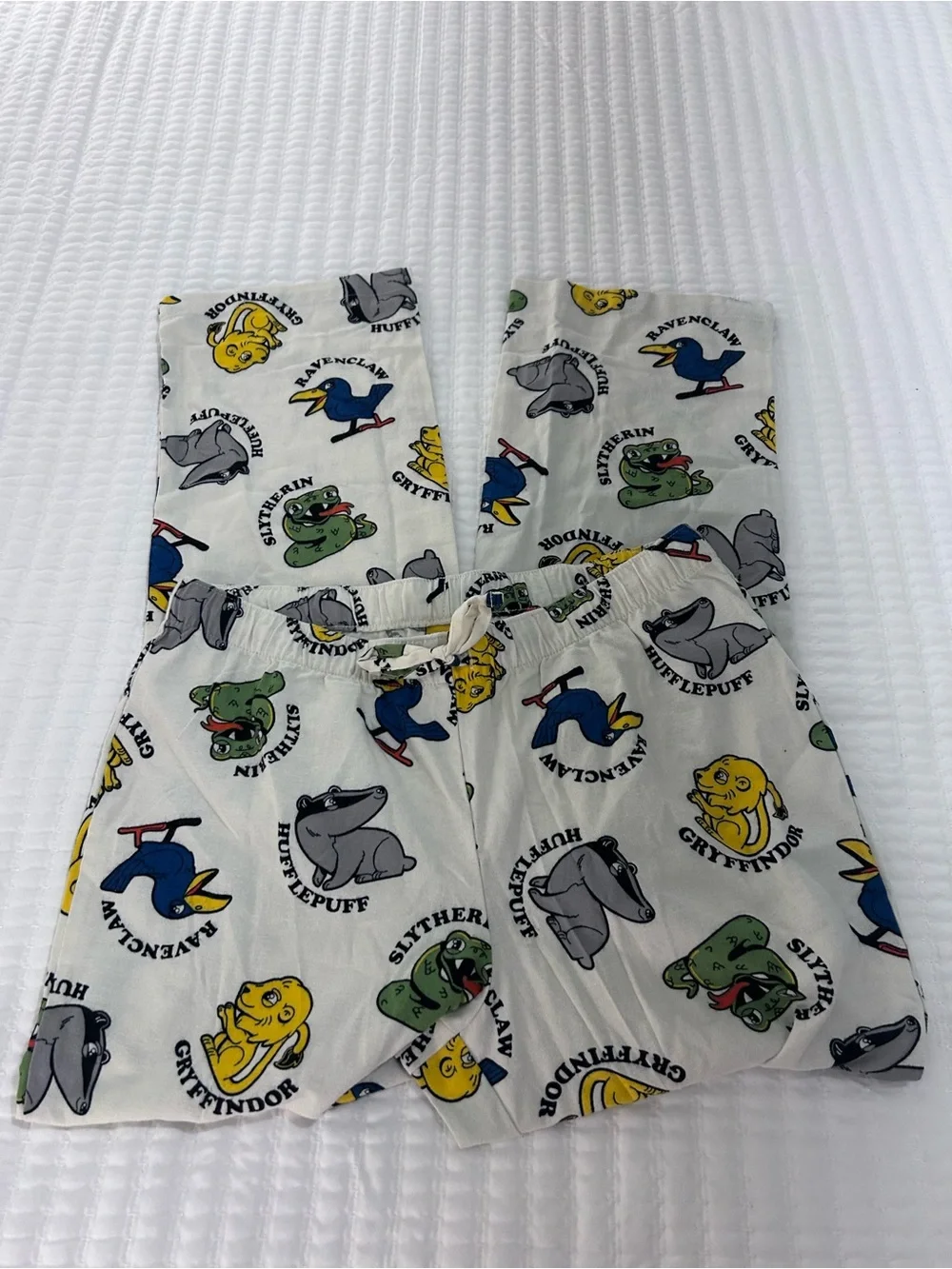 Grey Hogwarts School Pajama Set with Multi-Color House Mascots. Size M. NWT